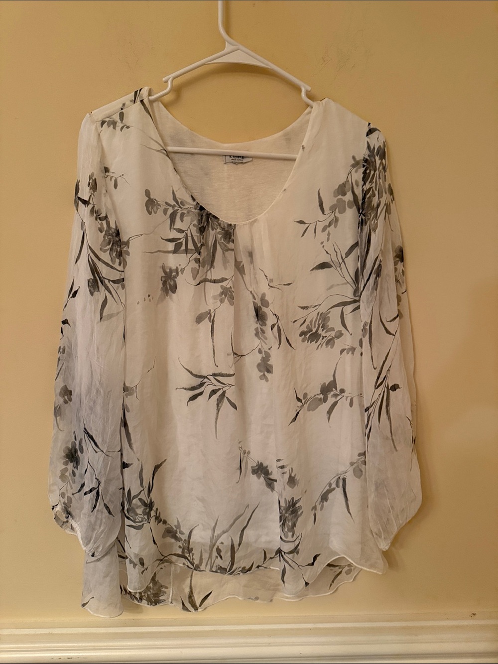 Rosemarie Lightweight White Floral Sheer Blouse Scoop Neck 100% Silk Size Large